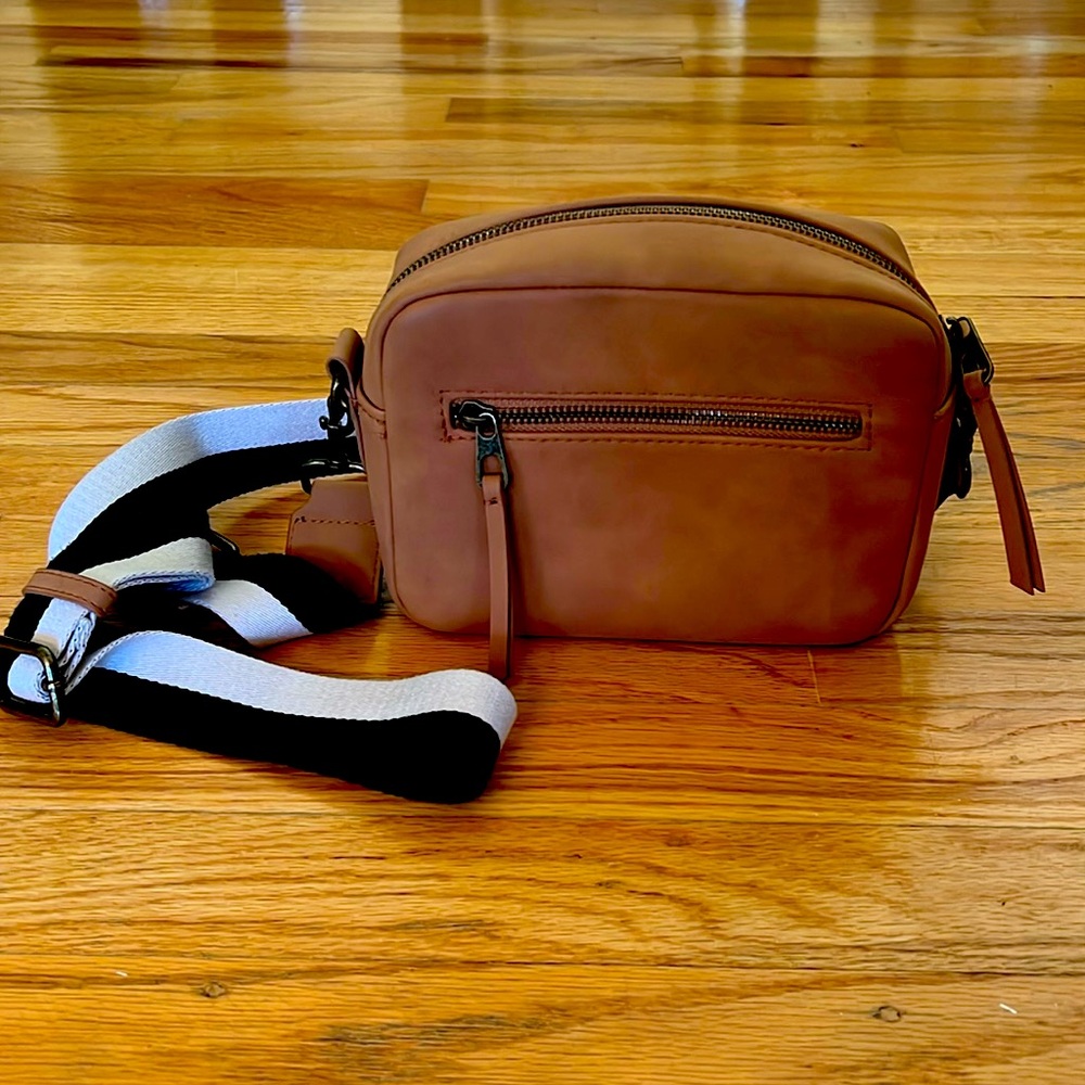 Universal Thread Crossbody Camera Bag with adjustable strap